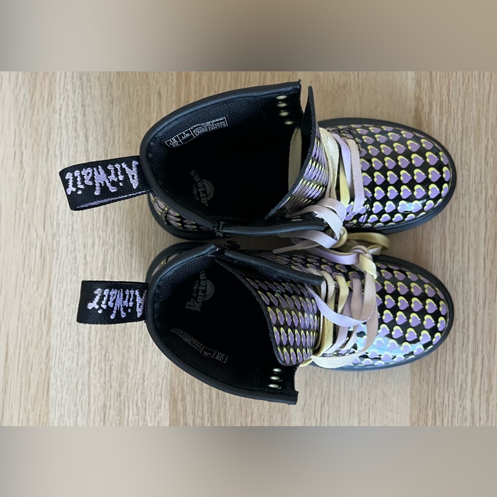 NWOT Dr Martens 1460 Heart Print Patent Boots Kids Black Size 1 Cute Trendy - Picture 8 of 13
